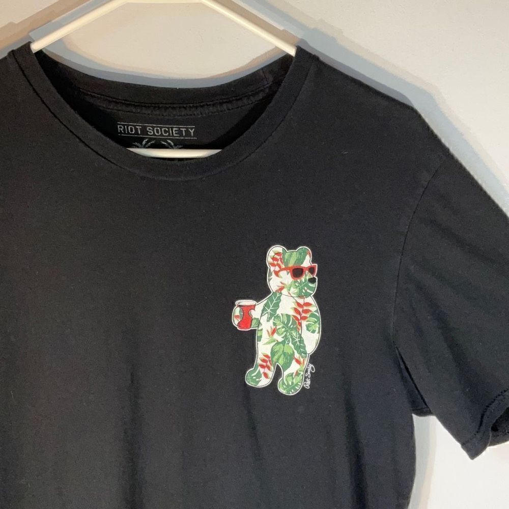Riot Society Medium Black Tee with Kawaii Bear with Solo Cup! FKR